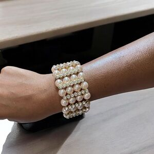 Pearl Stretch Gold Bracelet